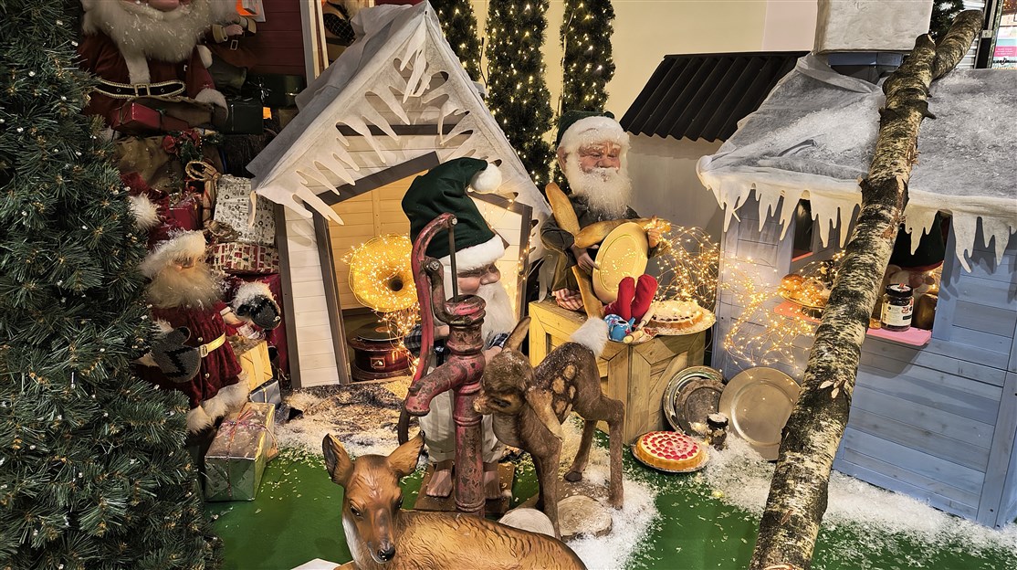 Klassisk juleudstilling tilpasset centertorvet i centret
*