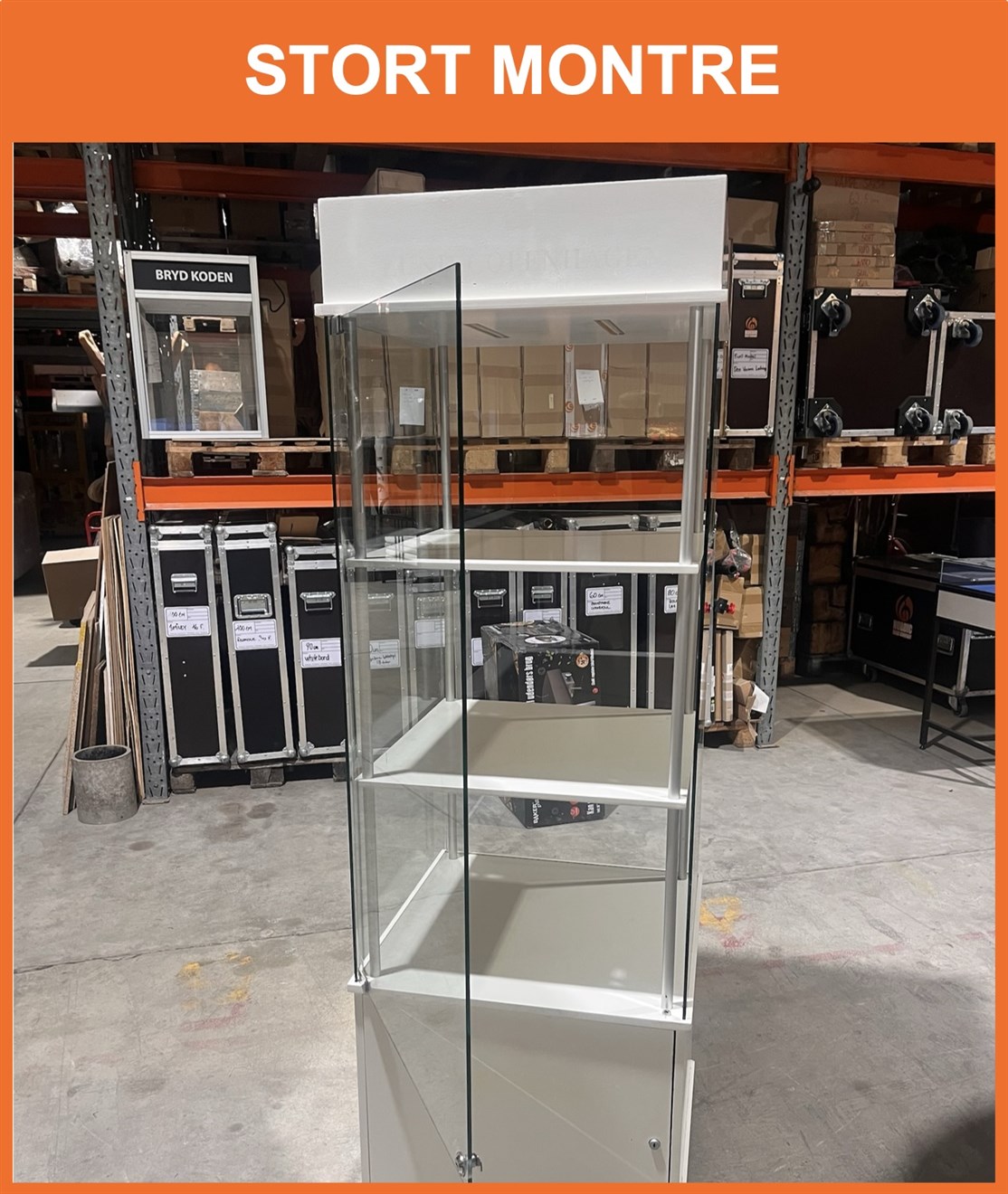 Stort udstillings montre m/ 3 hylder og kraftig lås
Størrelse: