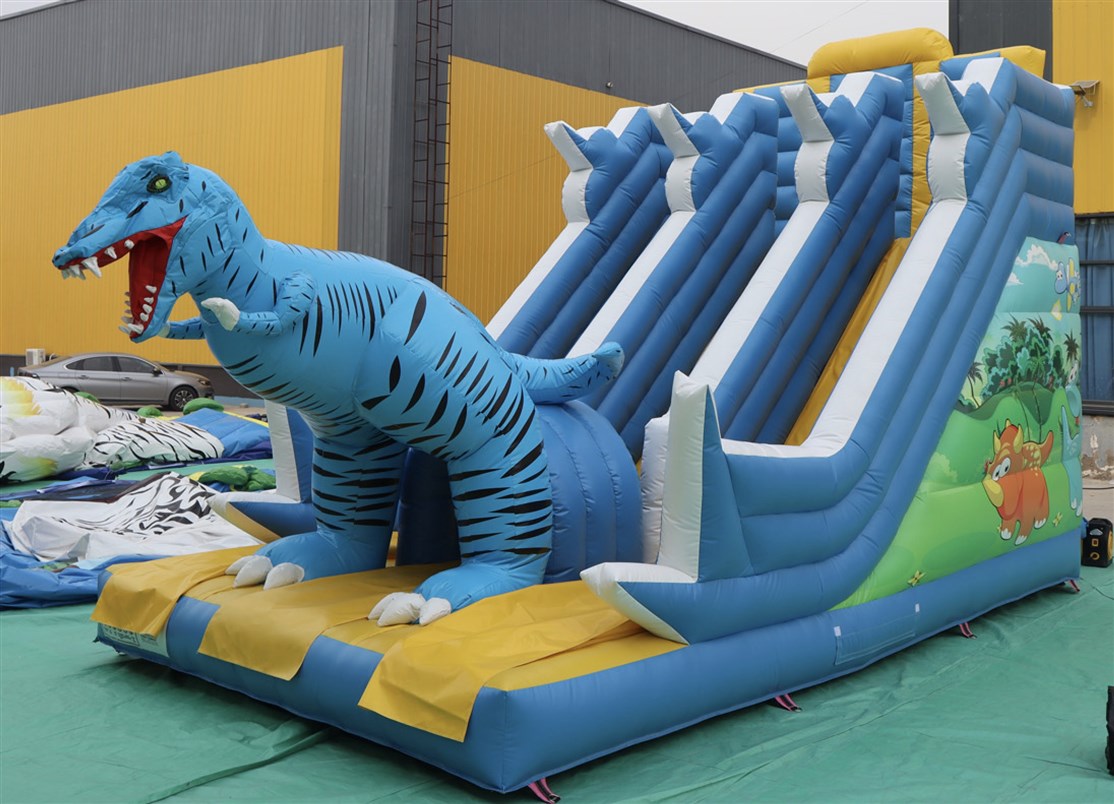Dobbelt dinosaur rutsjebane set fra højre side
*