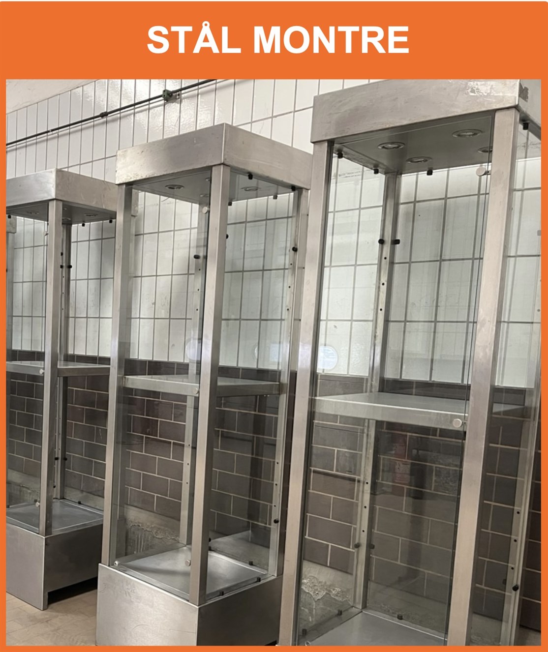 Solide og flotte montre i børstet stål
Størrelse: D. 60 x B. 60 x H. 250 cm.
*