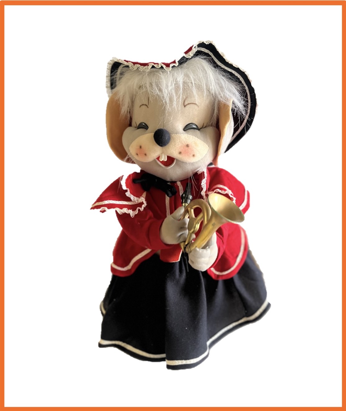 Mekanisk Jule Mus
Sød lille mus m/ musik instrument
Størrelse: ca. 60 cm.
Strøm: 230.V (Alm. netstik)
Pris kr. 3.500.- + moms & fragt
*