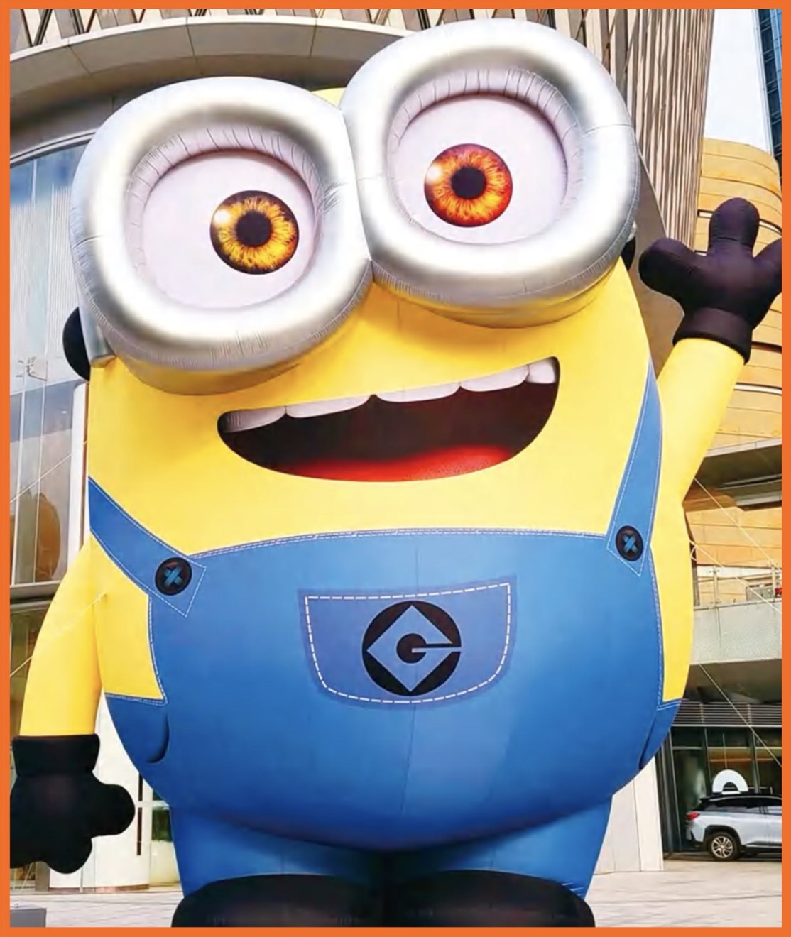 8 meter høj Minions figur med indbygget blæser til Minions 2 for Universal Studios
*