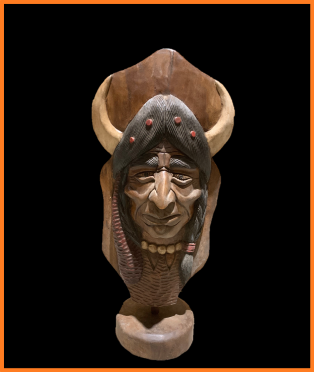 Stort Indianer hoved på sokkel
Materiale: Træ
Størrelse: ca. 120 cm. høj
