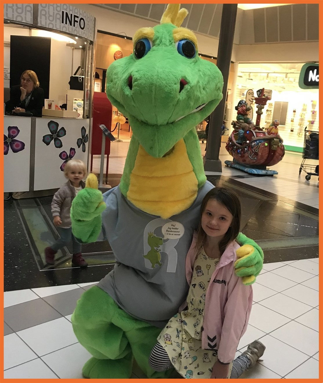 Drage maskot kostume produceret til
RANDERS STORCENTER
*