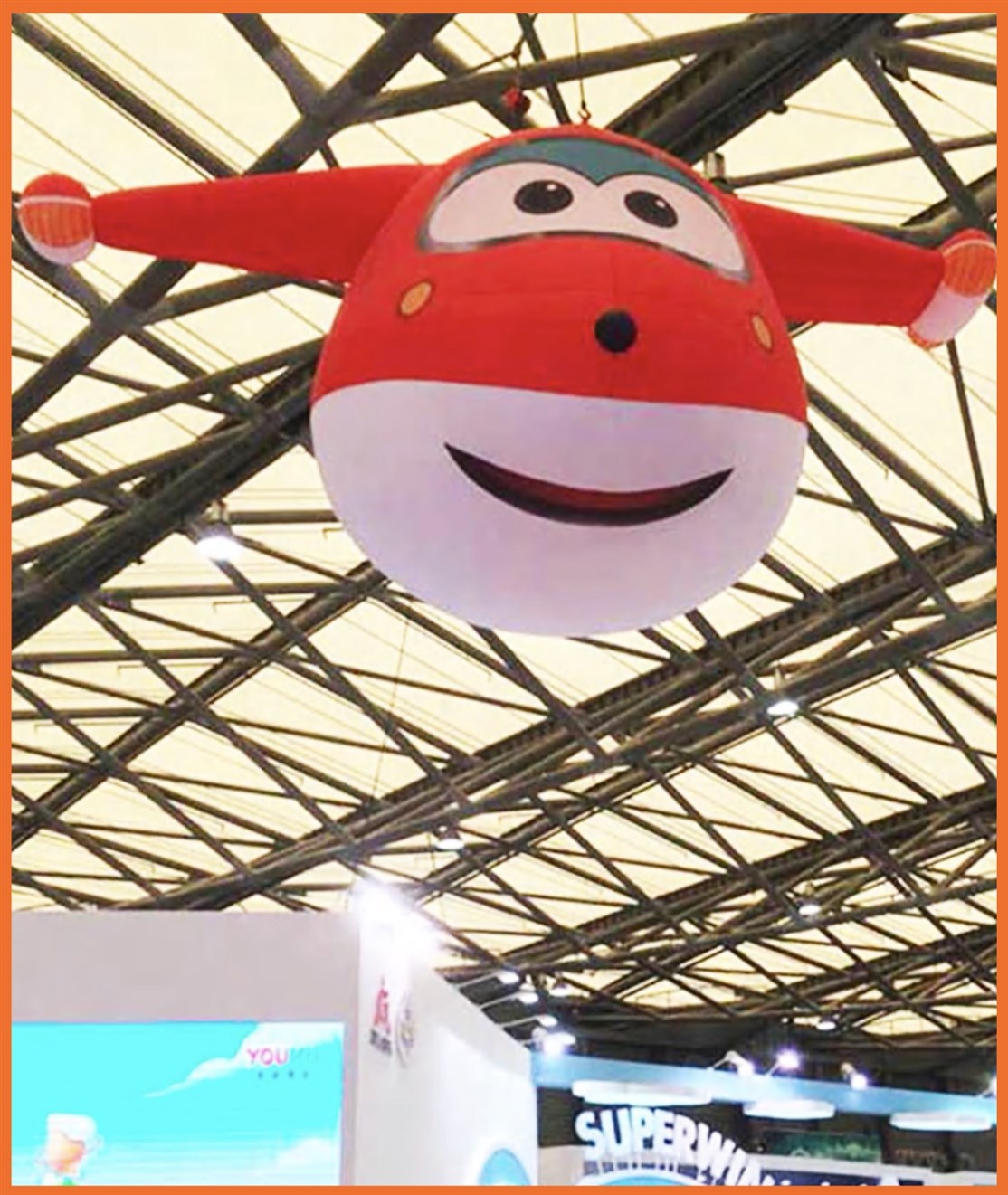 Kæmpe flyvemaskine i str. 6 meter til promotion af Cars / Flyvemaskiner for Disney
*