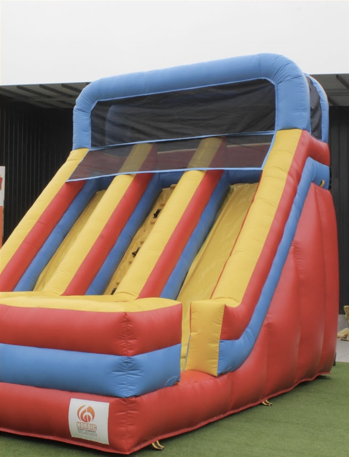 Rutsjebane / Slide set fra højre side
*