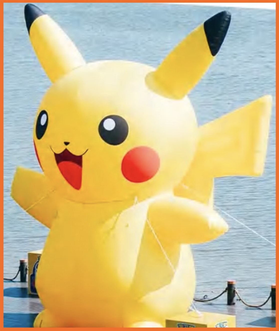 Kæmpe Pikachu figurer i str. 10 meter høj med lys og indbygget blæser m.m.
*